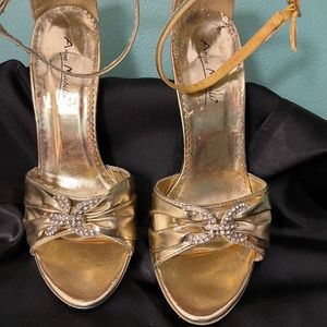 Anne Michelle Stiletto 4" Heels Gold with rhinestones size 7.5
